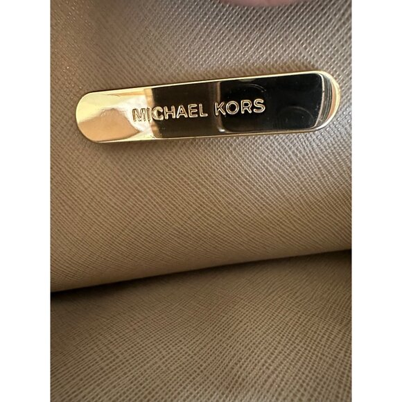 Michael Kors Mercer Beige Saffiano Leather Top Handle Bag Gold Hardware Sz L - Picture 11 of 14